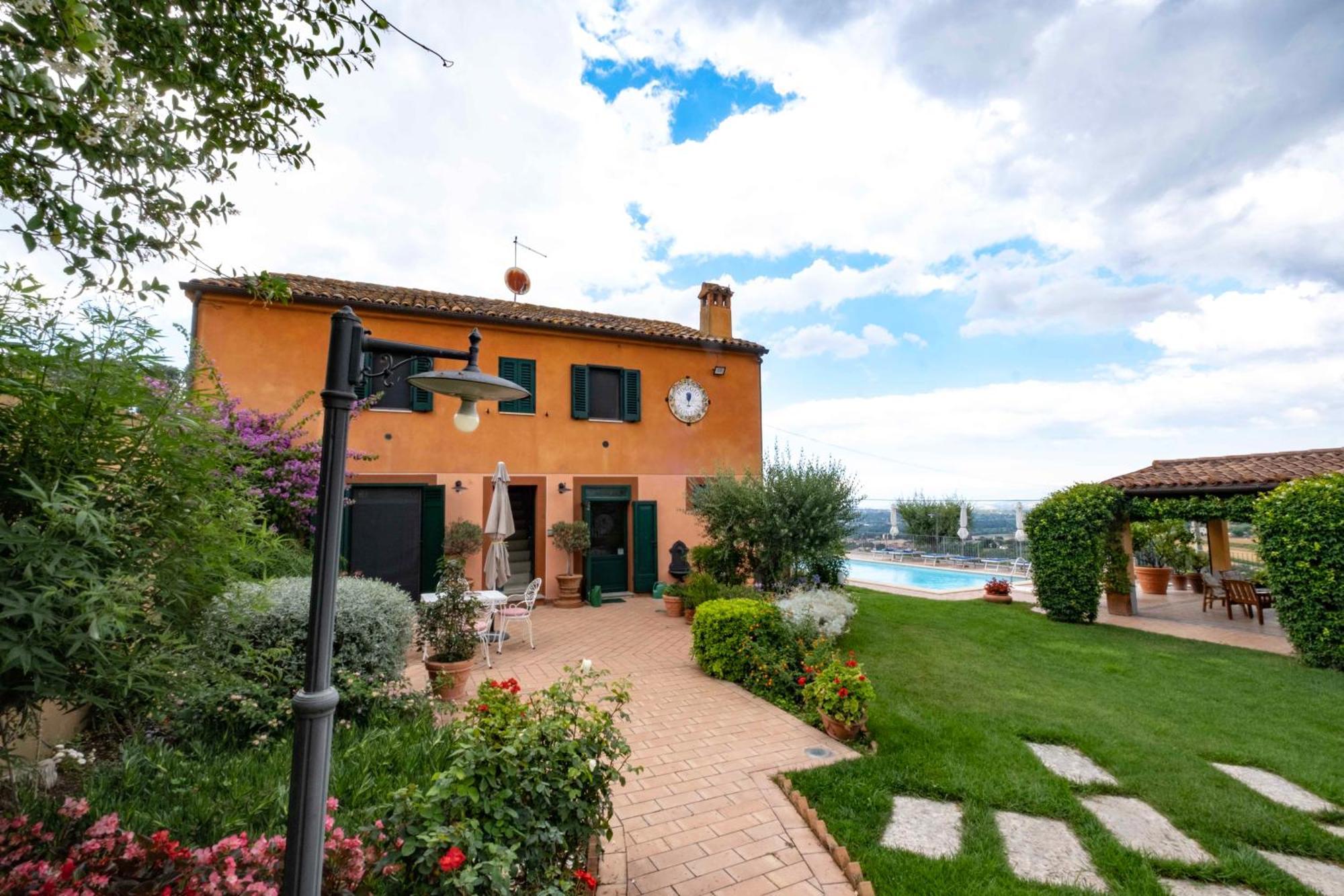 Villa Poggio Montali Monte Roberto Exterior foto